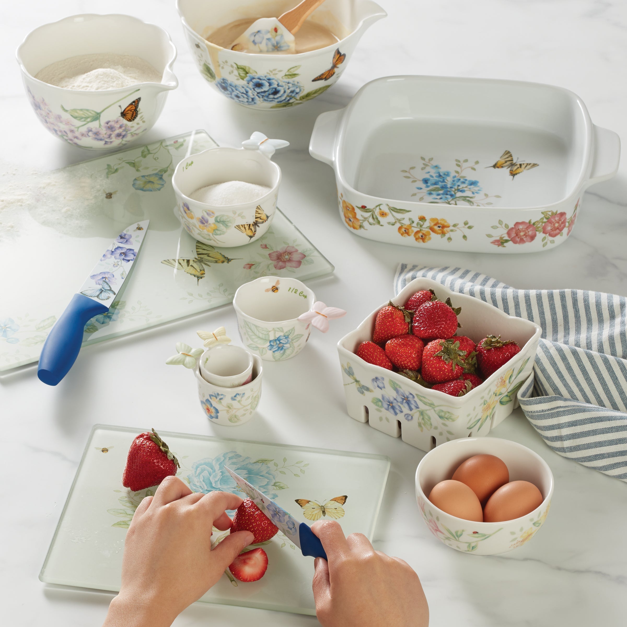 Lenox Everyday Flatware Butterfly Meadow Berry Bowl - Image 3