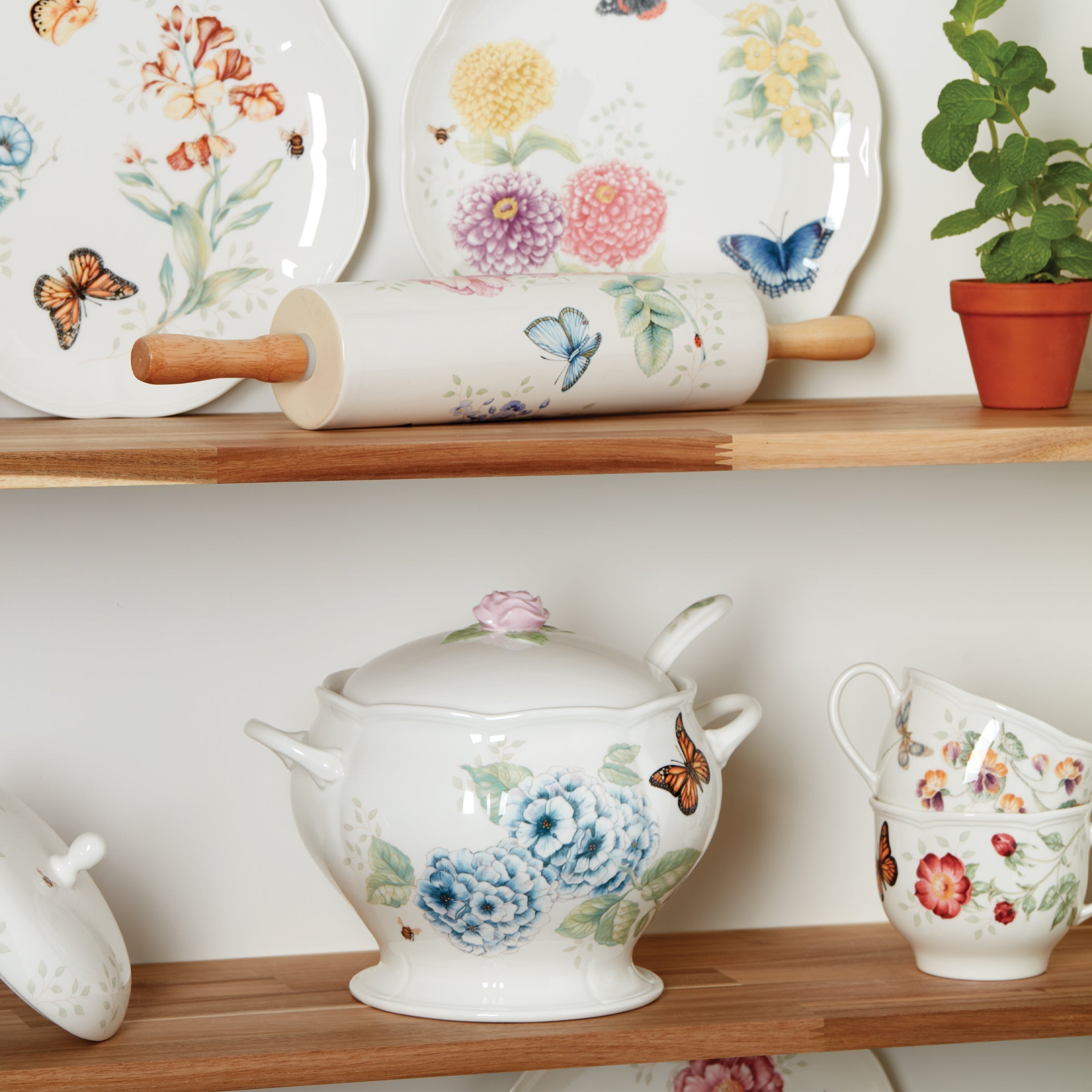 Lenox Everyday Flatware Butterfly Meadow 2-Piece Tureen & Ladle Set - Image 4