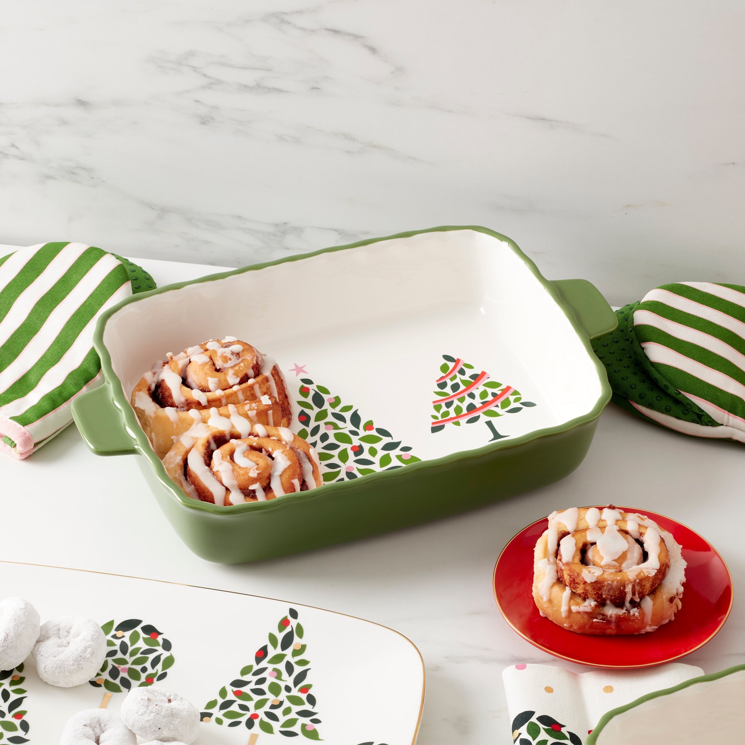 Lenox Everyday Flatware Evergreen Rectangular Scallop Baking Dish - Image 4