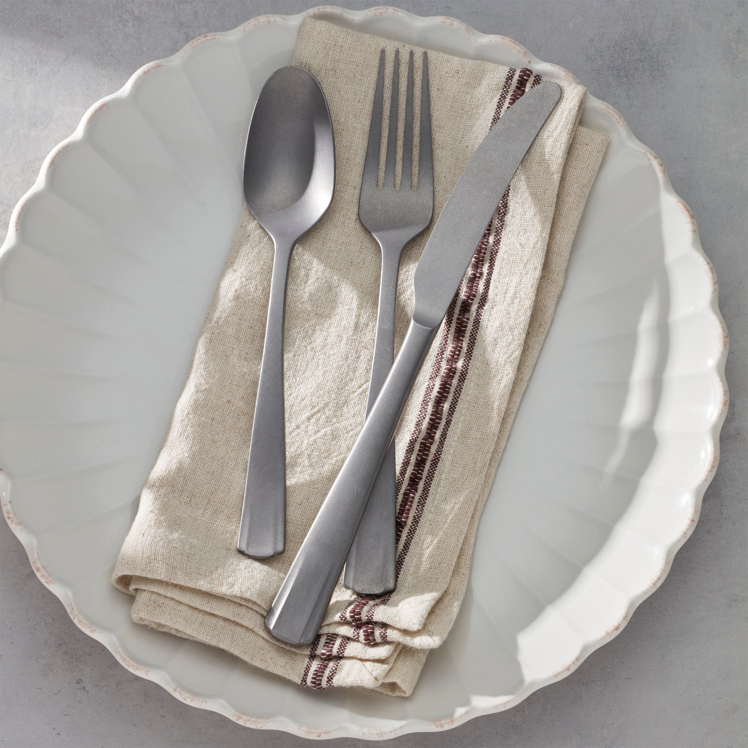 Lenox Everyday Flatware French Perle Scallop Vintage 65-Piece Flatware Set - Image 9