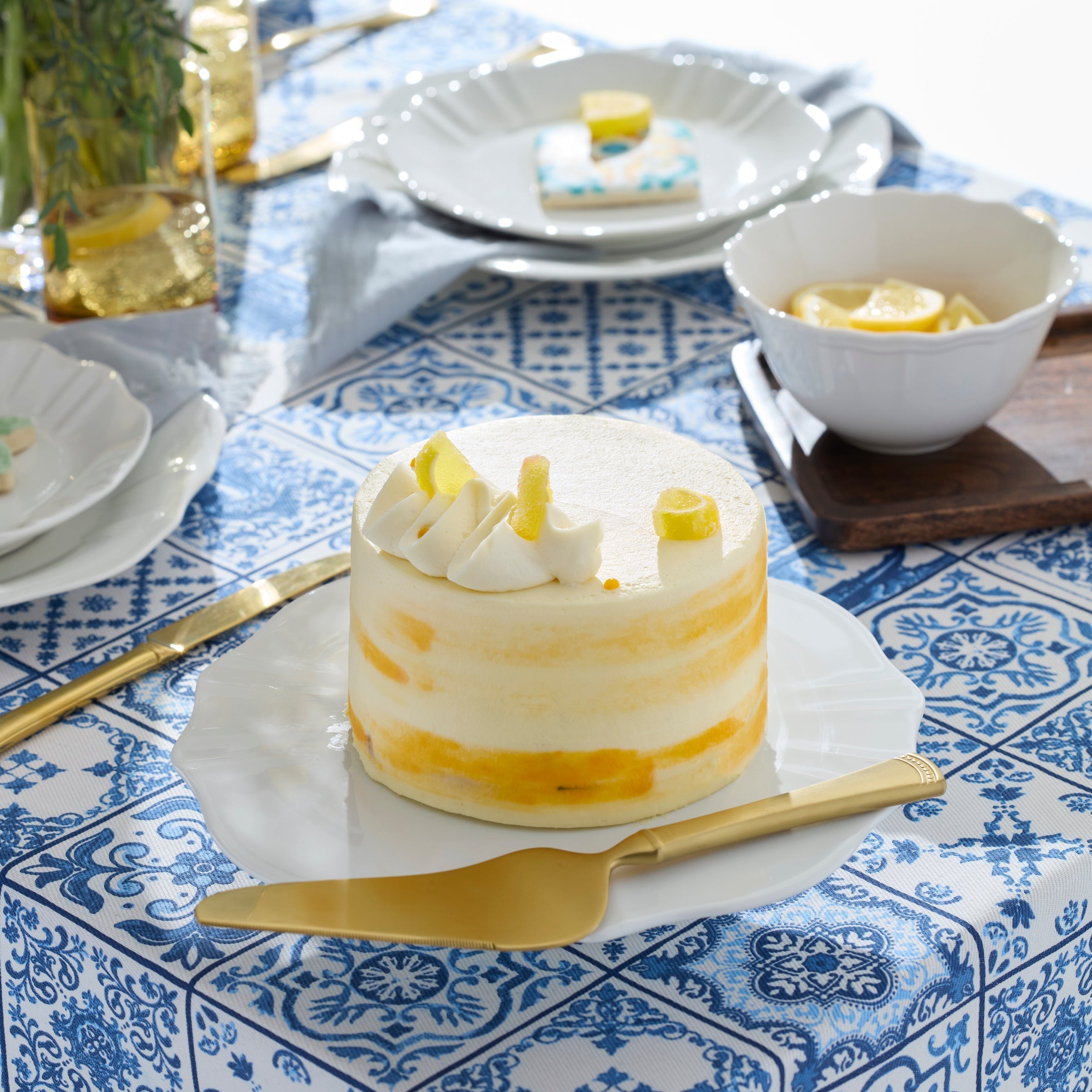 Lenox Everyday Flatware Eldridge Footed Cake Plate - Image 4