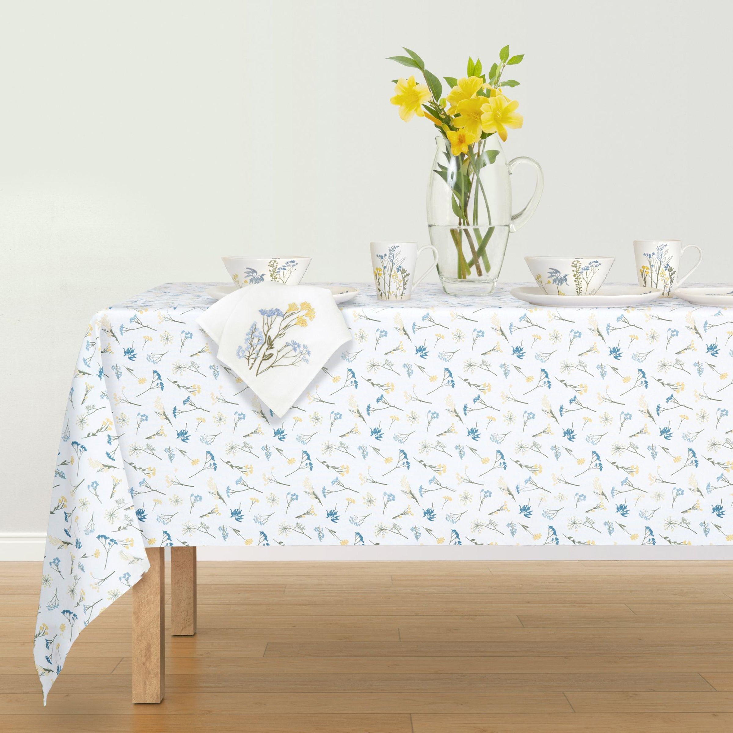 Lenox Everyday Flatware Wildflowers Allover 60x120 Tablecloth
