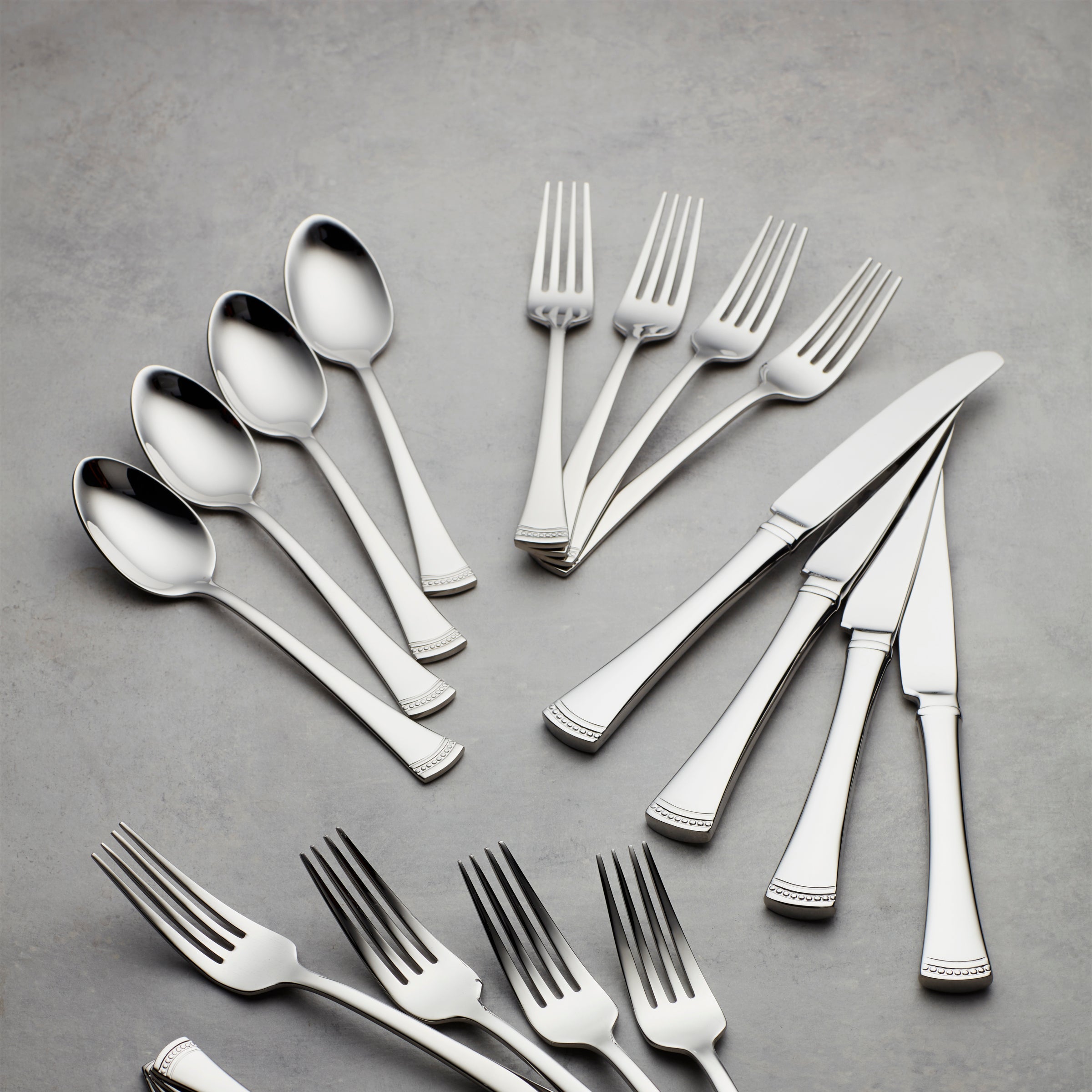 Lenox Everyday Flatware Portola Dinner Knives, Set of 4 - Image 2
