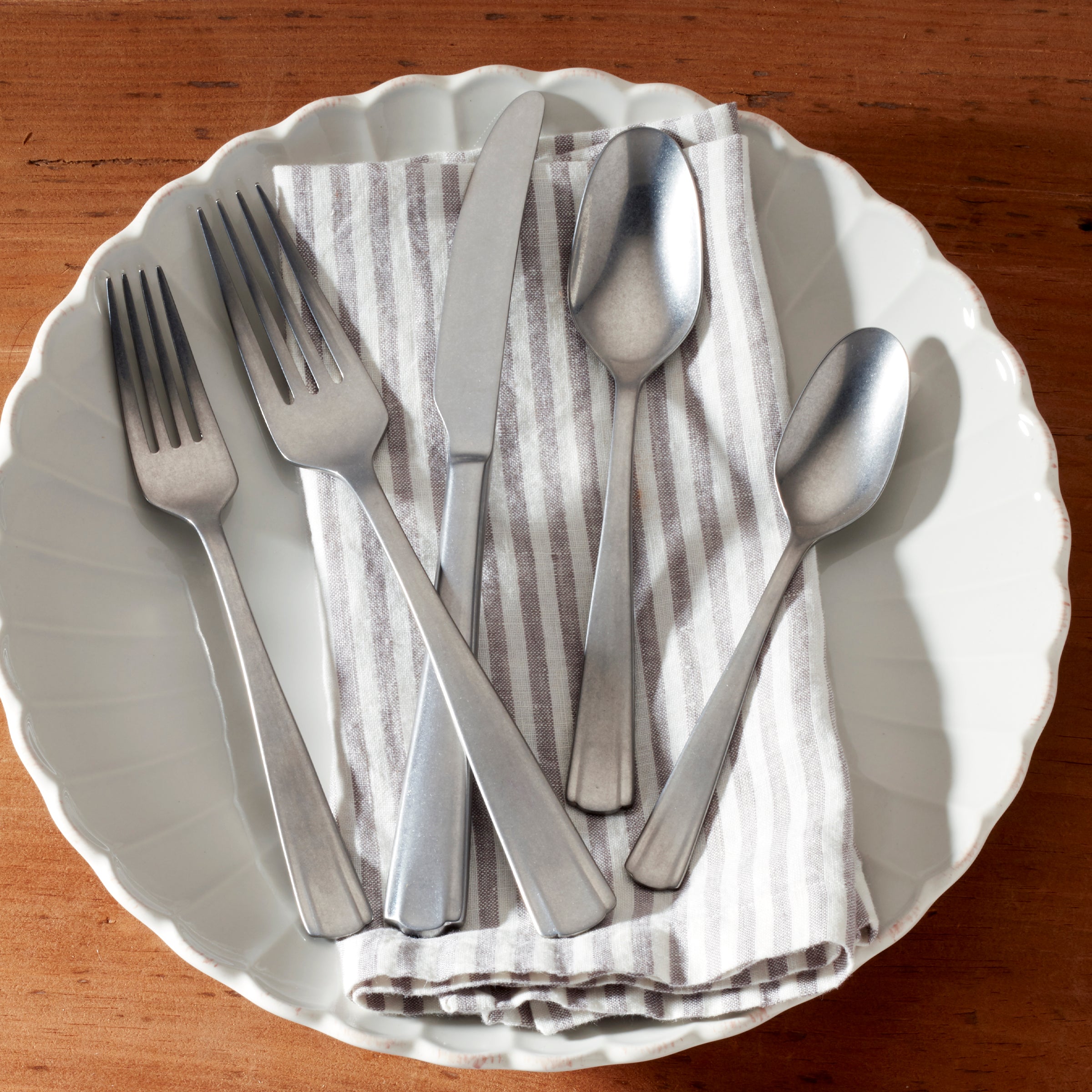 Lenox Everyday Flatware French Perle Scallop Vintage 65-Piece Flatware Set - Image 7