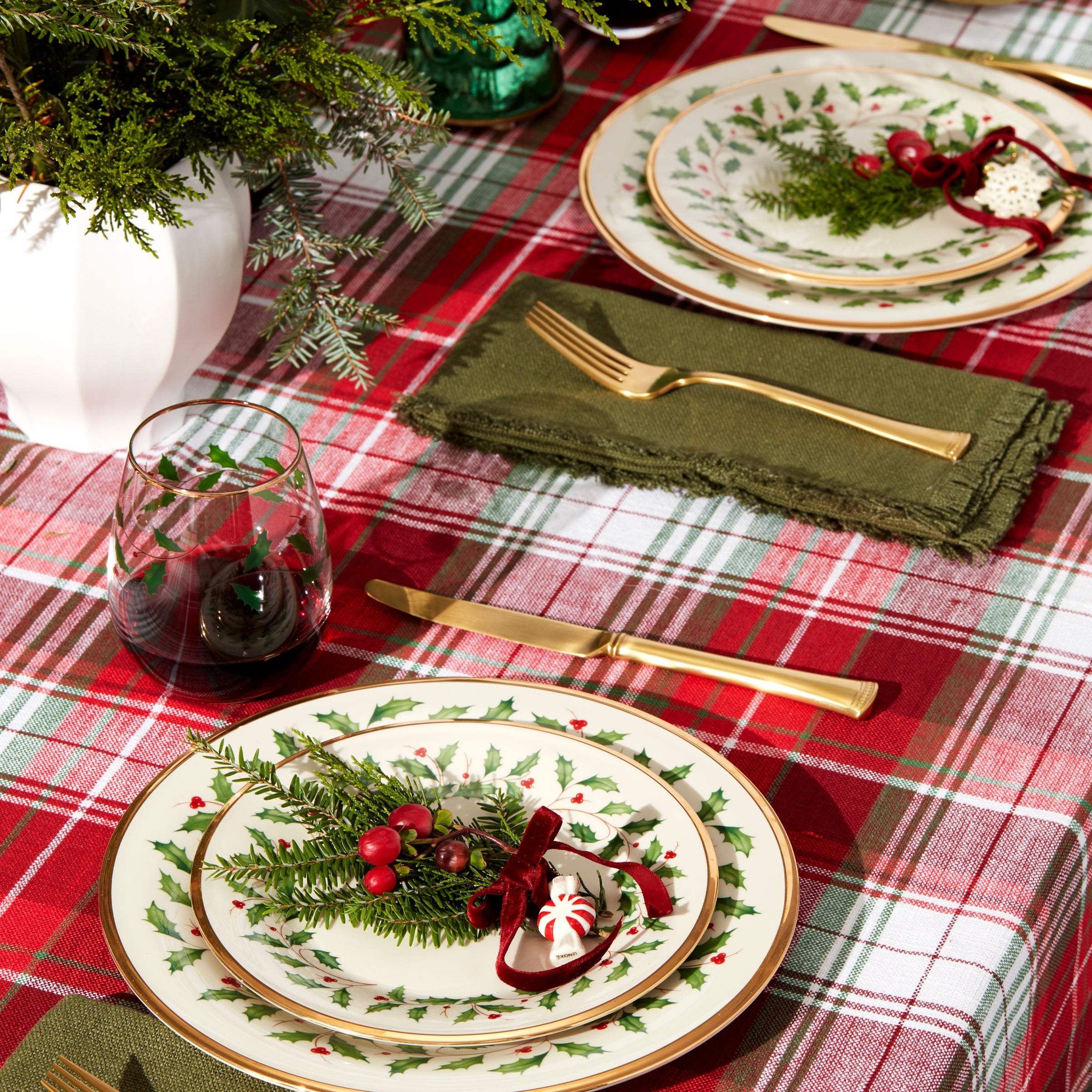 Lenox Everyday Flatware Holiday 18-Piece Dinnerware Set - Image 5