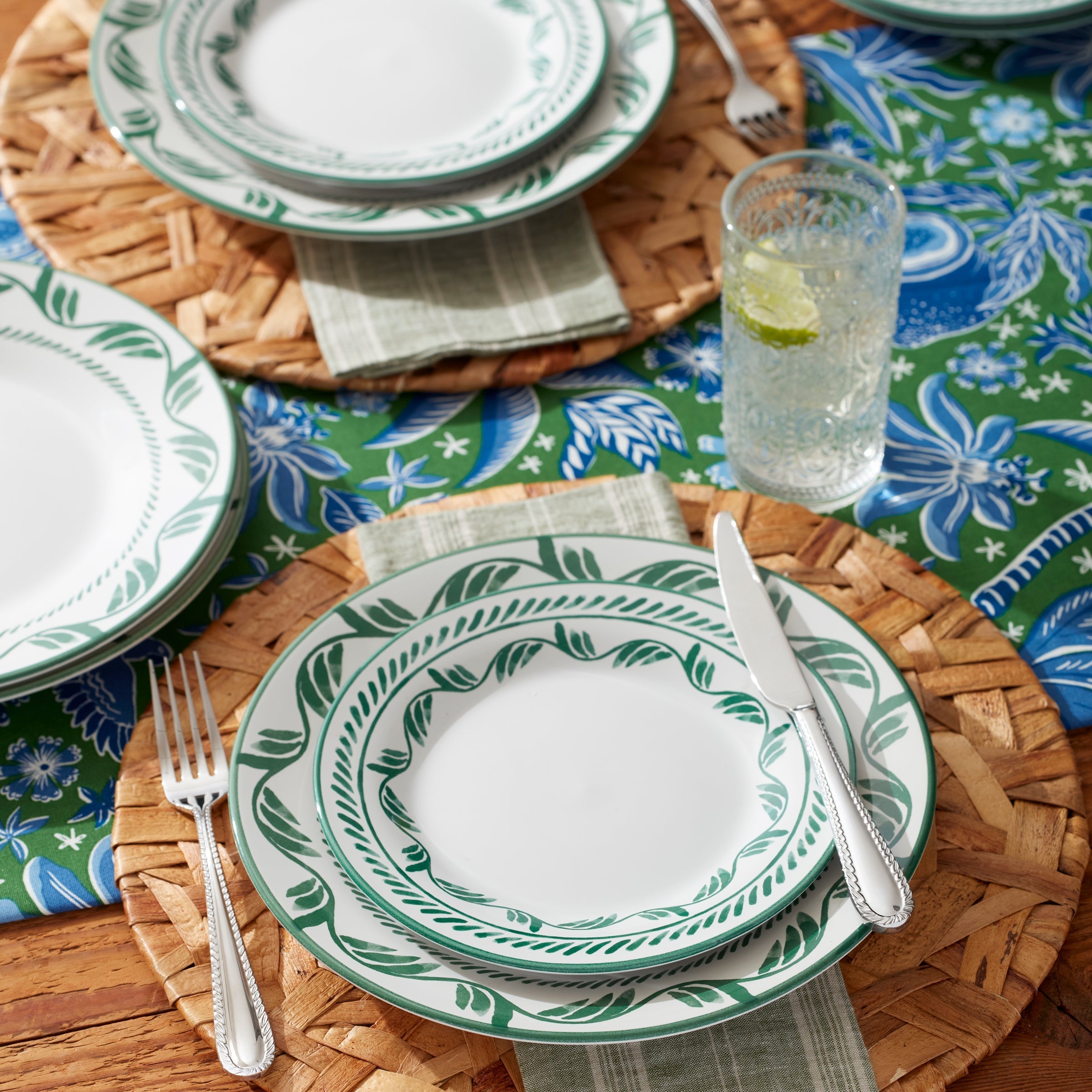 Lenox Everyday Flatware Solear Green 12-Piece Dinnerware Set - Image 8
