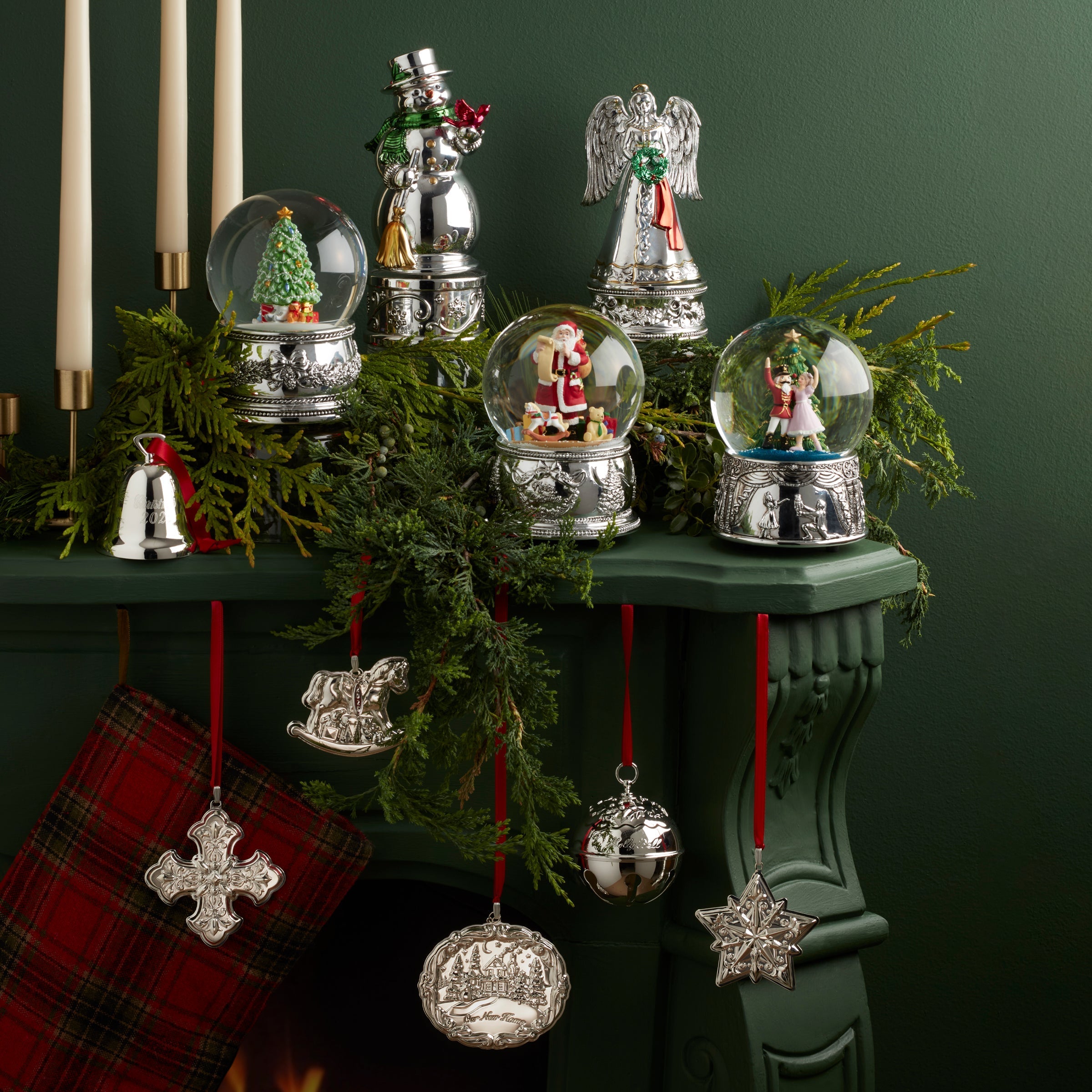 Lenox Everyday Flatware Winter Traditions Santa Snow Globe - Image 2
