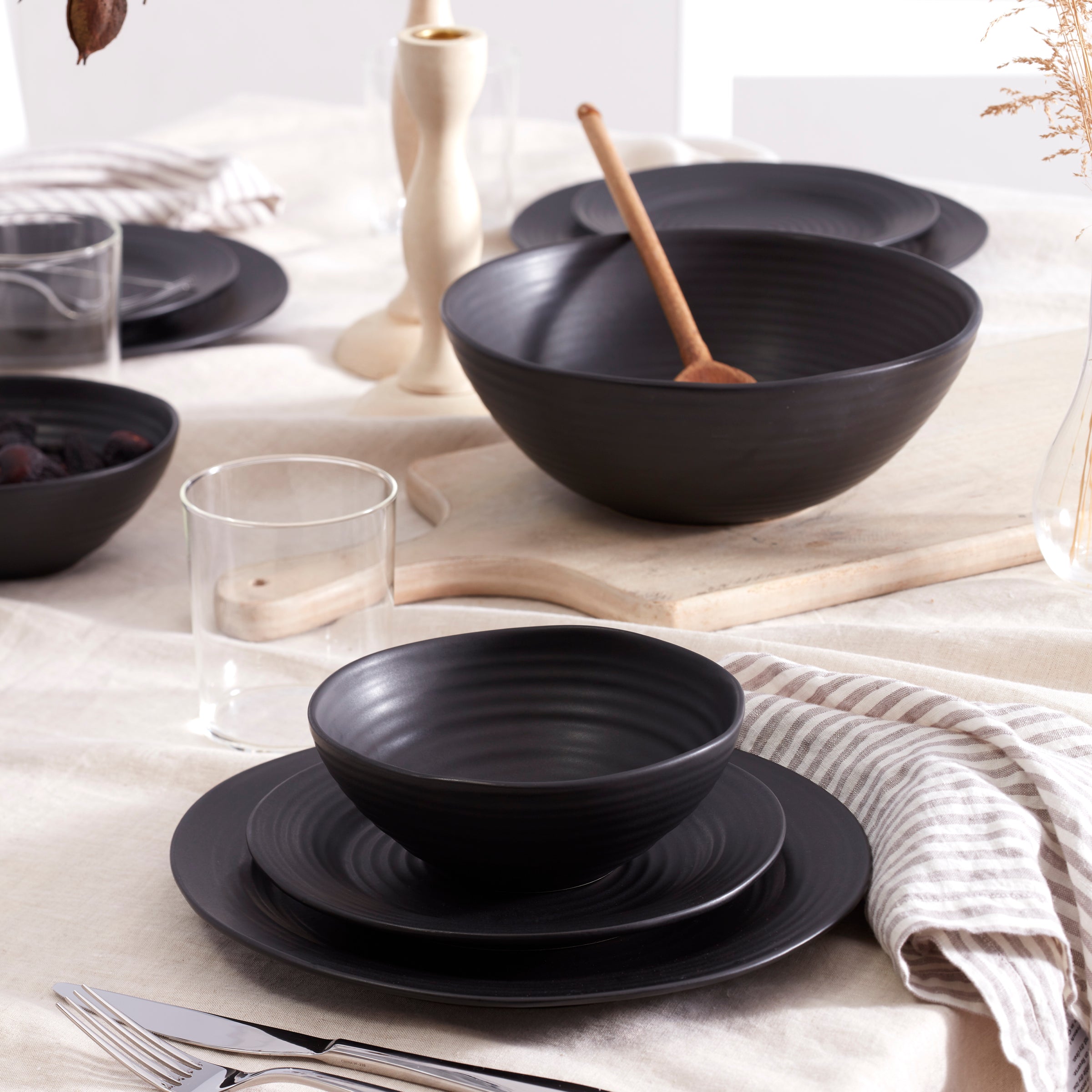 Lenox Everyday Flatware Ridge Black 12-Piece Dinnerware Set - Image 3