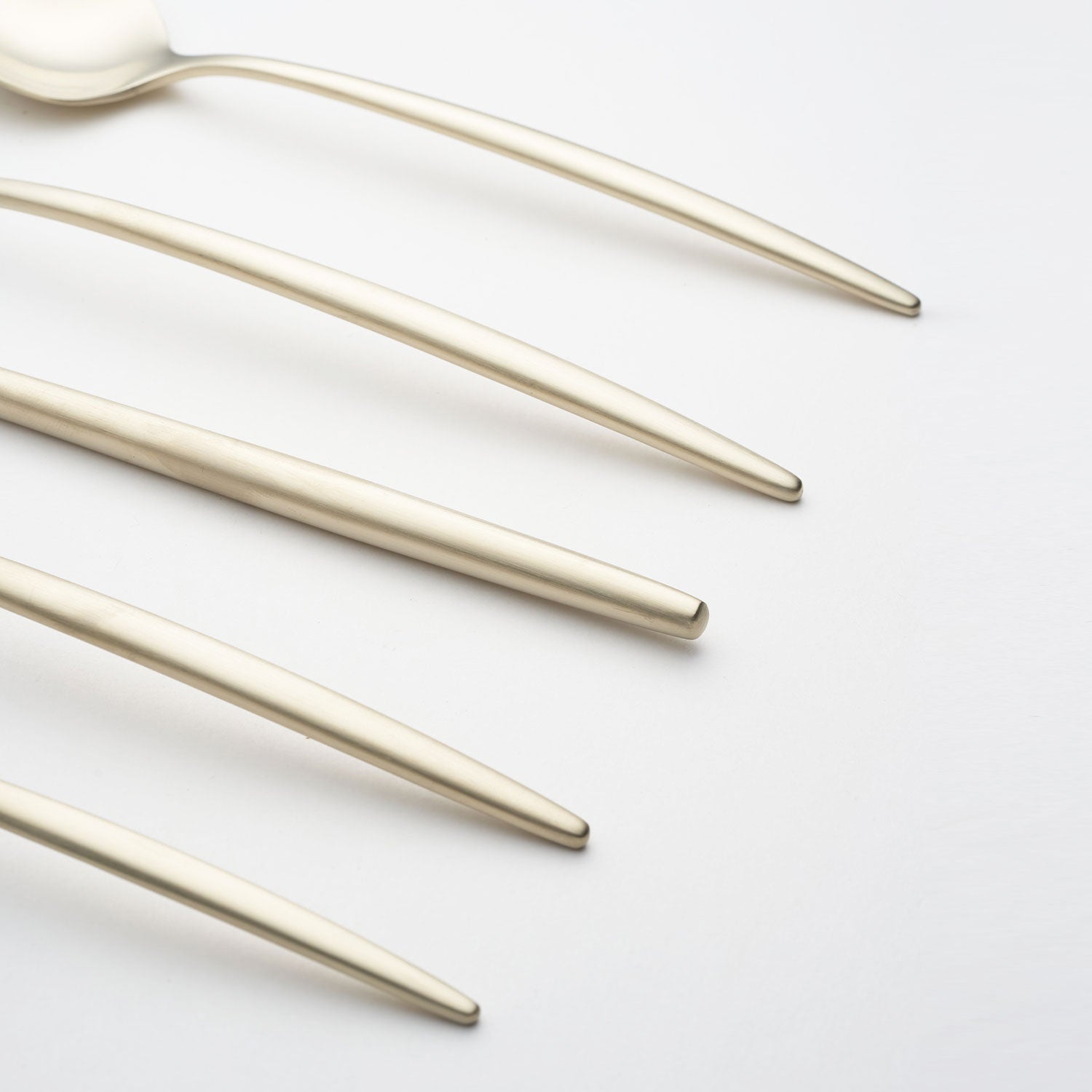 Lenox Everyday Flatware Gaze Champagne Satin 20-Piece Flatware Set - Image 3