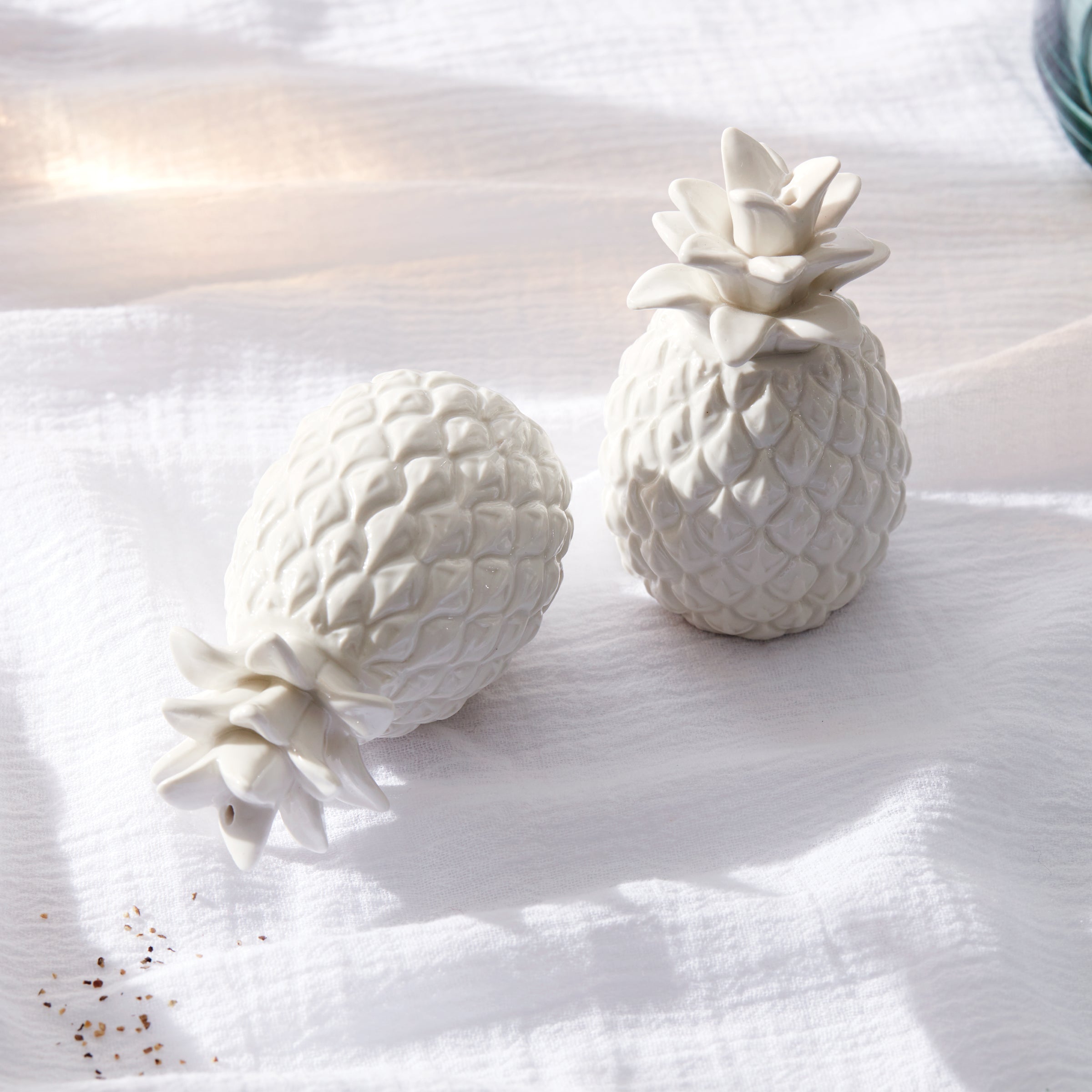Lenox Everyday Flatware Wicker Creek Pineapple Salt & Pepper Set - Image 7