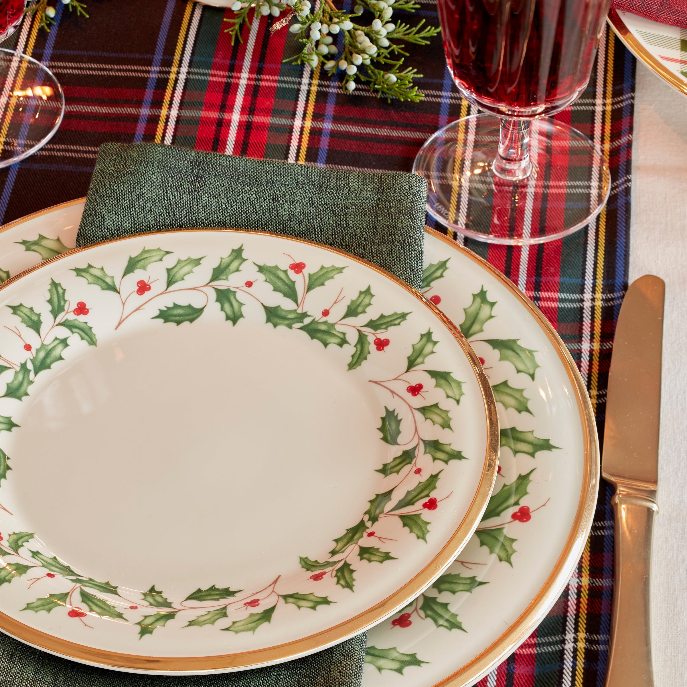 Lenox Everyday Flatware Holiday 12-Piece Plate & Mug Dinnerware Set - Image 2