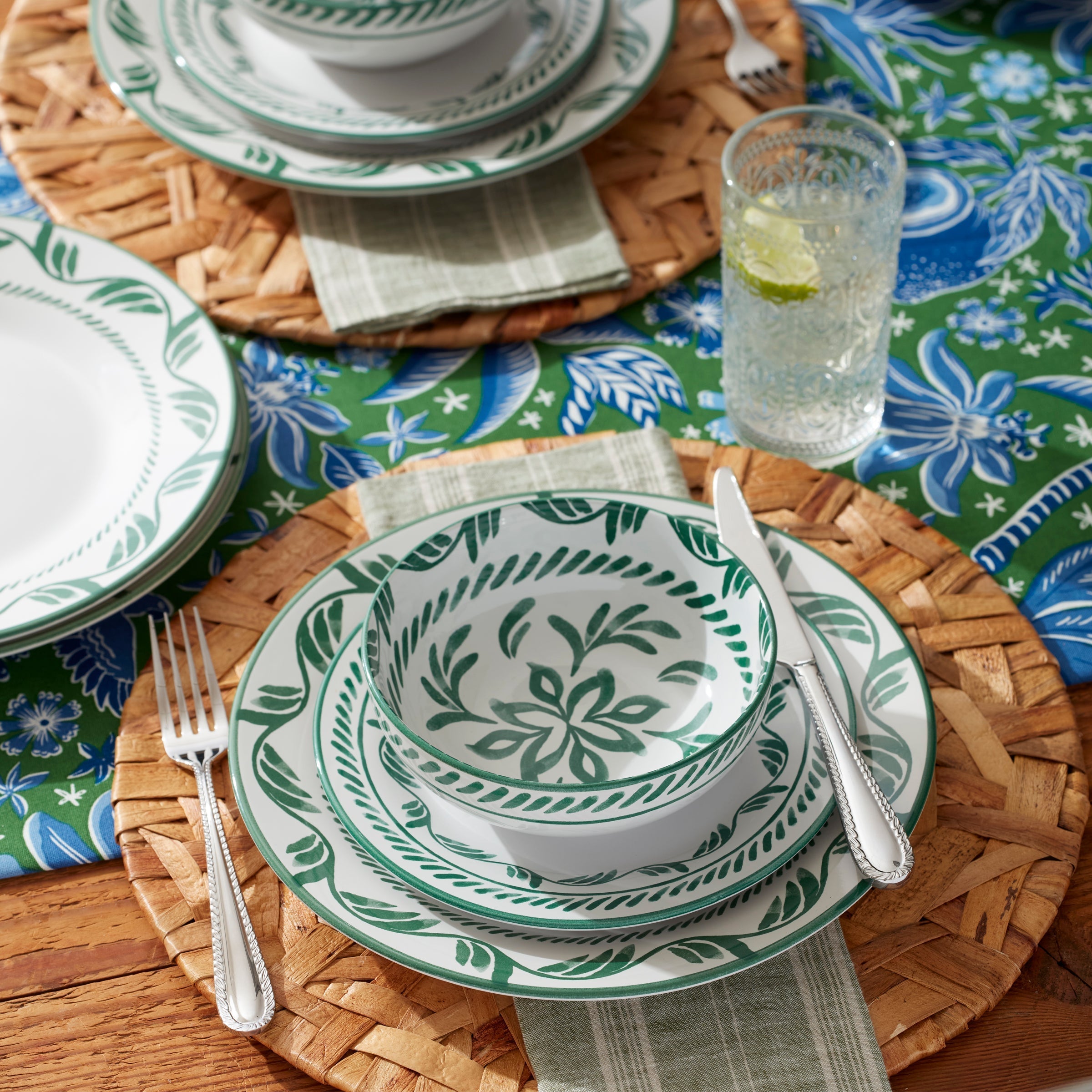 Lenox Everyday Flatware Solear Green 12-Piece Dinnerware Set - Image 7
