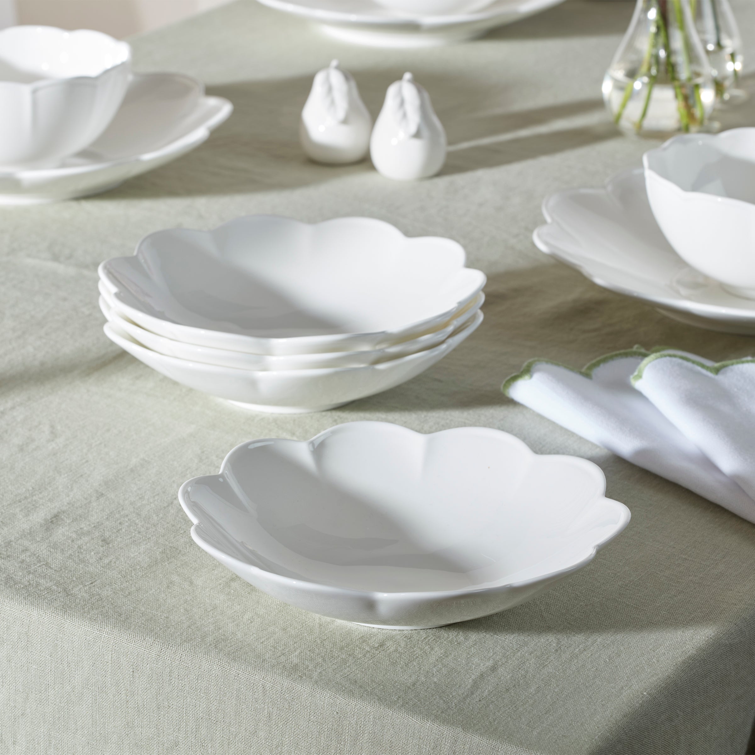 Lenox Everyday Flatware Studio 1414 Scallop 16-Piece Dinnerware Set - Image 10