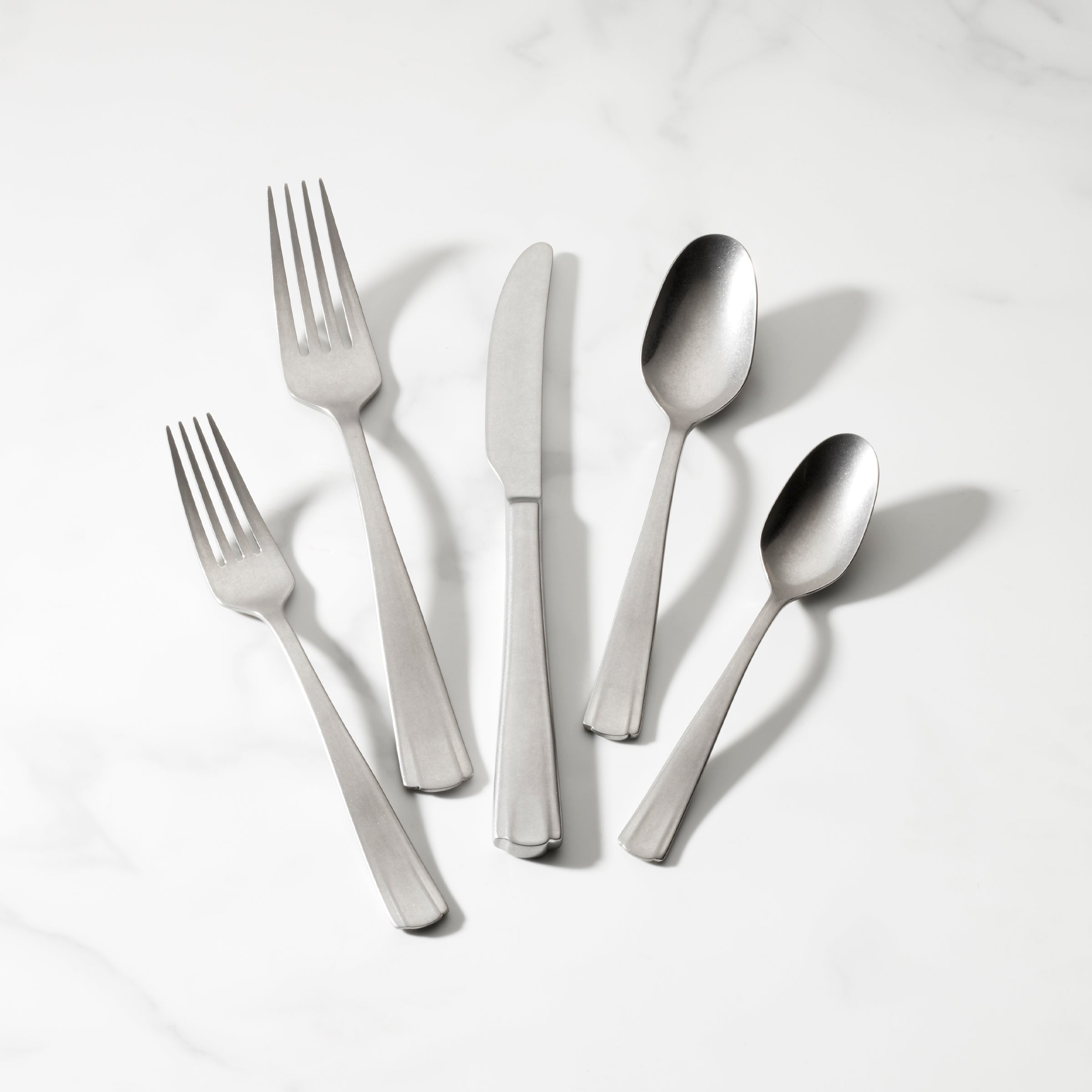 Lenox Everyday Flatware French Perle Scallop Vintage 65-Piece Flatware Set