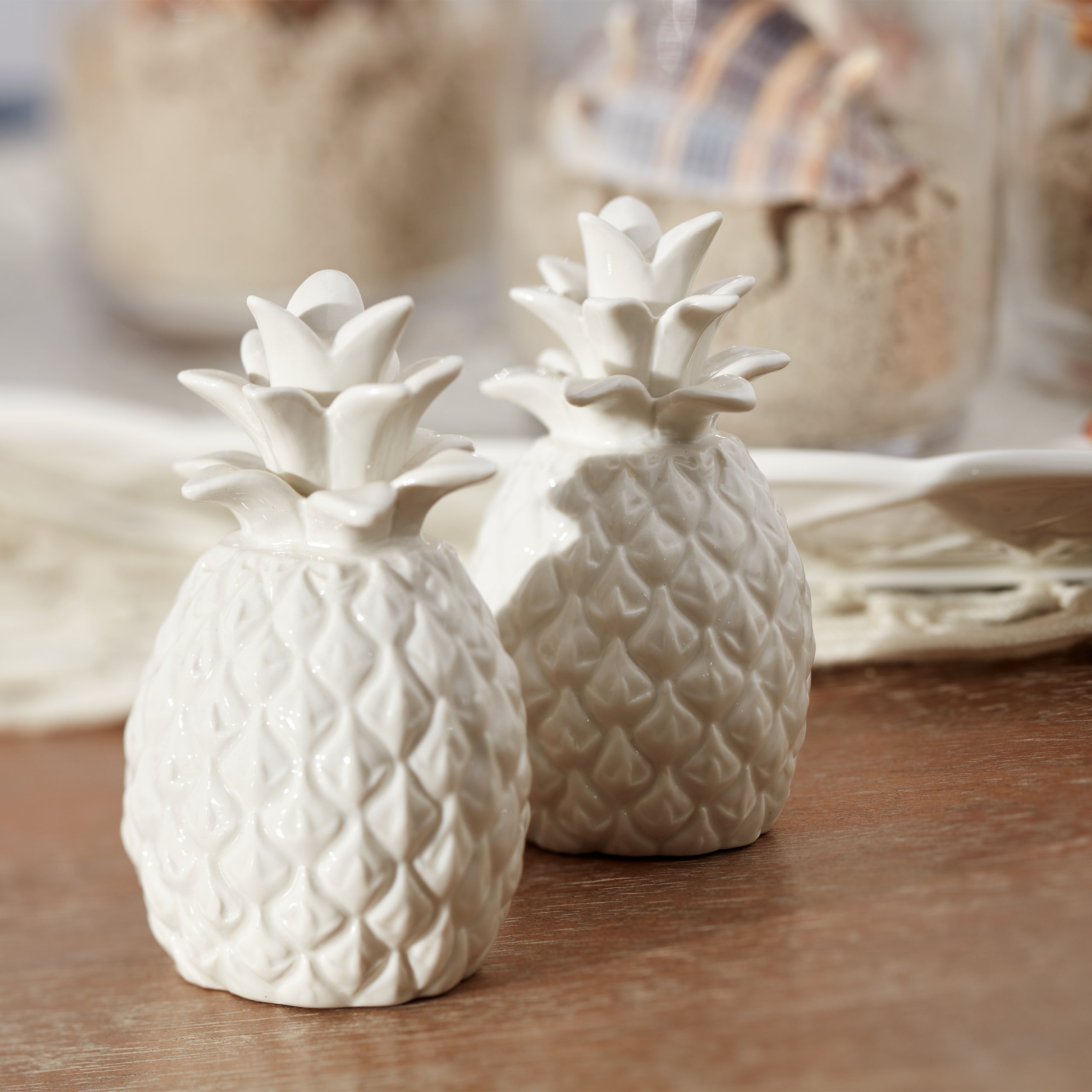 Lenox Everyday Flatware Wicker Creek Pineapple Salt & Pepper Set - Image 6
